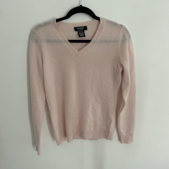 Lord & Taylor Light Pink Cashmere V-neck Sweater - Picture 2 of 6